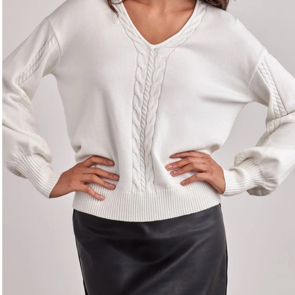 Women's Ellen Tracy Marshmellow Cable Knit V-Neck Sweater